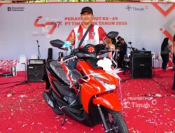 Senyum Bahagia Tak Lepas Seorang Kulup, Raih Doorprize Sepeda Motor