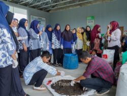 Divisi Engineering & Operation Excellence, PT Timah Adakan Pelatihan Pembuatan Kompos ke Ibu-ibu di Semenggah Sungailiat 
