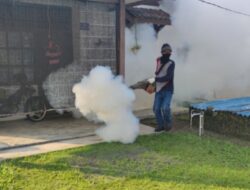 Peduli Kesehatan Masyarakat, PT Timah Division HSE Kundur Lakukan Aksi Fogging Area Perkantoran