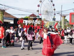 Pekan Sehat HUT ke-49 PT Timah di Pantai Nek Aji, Warga Tampilkan Kreativitas Kostum-kostum Unik