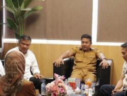 Bidan Viral Menyeberangi Sungai Diterima Wagub dan DPRD Sumbar, Jembatan Segera Dibangun