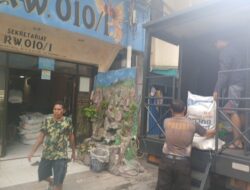 Polri dan Bulog Gelar Gerakan Pangan Murah, Warga Penjaringan Antusias Beli Beras