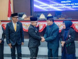 Bupati Banggai Menghadiri Pelantikan PAW Anggota DPRD Banggai di Kantor DPRD