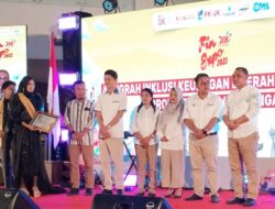 Pemkab Banggai Terima Piagam Dari OJK Pada Puncak Bulan Inklusi Keuangan 2025 di Palu