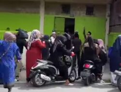 Viral! Ratusan Warga dan Emak-Emak Serbu Lokasi Judi di Asahan