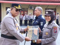 Kapolres Sibolga Berikan Penghargaan kepada Personel Berprestasi Triwulan III Tahun 2025
