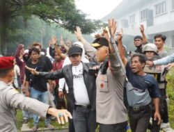 Temui Massa Aksi Unras Di PT. Timah, Kapolda Babel Imbau Masyarakat Tertib Dan Tak Anarkis