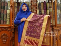 Puluhan Tahun Tekuni Perajin Cual Bangka, Maslina Bersama PT TIMAH Promosi dan Lestarikan Warisan Budaya