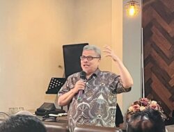 Muhidi Dorong Penguatan Ekonomi Kreatif Lewat Sosialisasi Perda di Padang