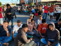 Polres Tapteng Berikan Edukasi kepada Massa Aksi Unjuk Rasa untuk Tetap Tertib dan Damai