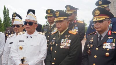 Pangdam XXII Tambun Bungai Mayjen TNI Zainul Arifin Pimpin Langsung Ziarah Hari Pahlawan Ke-80 di Banjarbaru.