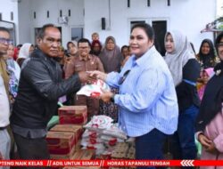 Rismawaty Masinton Pasaribu Turun Langsung Berikan Bantuan kepada Korban Banjir di Tapteng