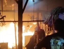 Si Jago Merah Lalap Ruko Daging Sapi di Pasar Toboali, Basel