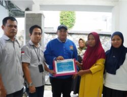 Anak Nelayan Alami Kecelakaan Laut, PT TIMAH Tbk Serah Bantuan 