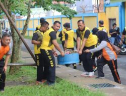 Tindak Lanjut Instruksi Presiden, Polres Tanjab Barat Gelar Aksi Bersih Lingkungan Serentak.