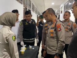 Perwira Polres Bangka Barat Jalani Tes Urine Disaksikan Tokoh Agama dan Masyarakat, Kapolres Tegaskan Komitmen Bersih Narkoba