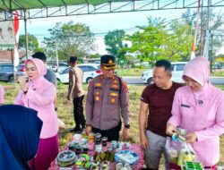 Polres Bangka Barat Bagikan Takjil dan Dukung UMKM di Bulan Ramadhan