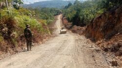 Satgas TMMD Kodim 0116 Nagan Raya Datangkan Greder untuk Padatkan Pasir