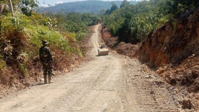 Satgas TMMD Kodim 0116 Nagan Raya Datangkan Greder untuk Padatkan Pasir