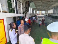 Temui Pemudik, Kapolres Bangka Barat Pastikan Arus Balik Lancar, Diminta Manfaatkan Posko Layanan