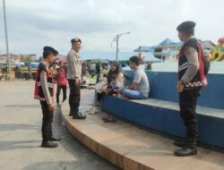 Pantau Arus Balik dan Wisata di Kuala Tungkal, Kapolres Tanjab Barat Instruksikan Pelayanan Terbaik untuk Pemudik