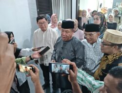 Gubernur Babel Hidayat Salurkan Bantuan Sosial di Belitung, Ajak Perkuat Persatuan