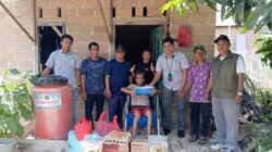 PT TIMAH Serahkan Bantuan Biaya Pengobatan untuk Warga Desa Rias