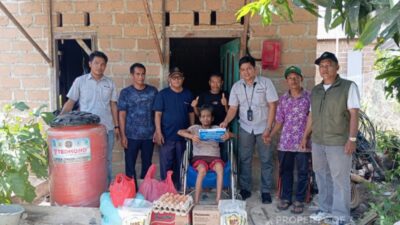 PT TIMAH Serahkan Bantuan Biaya Pengobatan untuk Warga Desa Rias