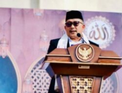 Bupati  H. Amirudin Jadi Khatib di Sholat Idul Fitri di Lapangan Mirqan, Tekankan Fokus Pada Pelayan dan Percepatan Pembangun Daerah