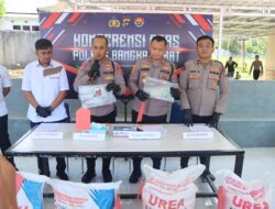 Konferensi Pers, Polres Bangka Barat Ungkap Penyelundupan 10 Ton Pupuk Bersubsidi