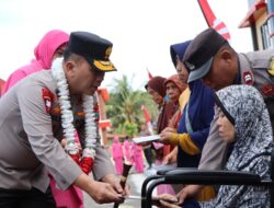 Kunjungi Polres Banggai, Kapolda Sulteng dan Ketua Bhayangkari Serahkan Bantuan Sosial Penuh Kepedulian