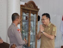 Kapolres Bangka Barat Beri Kejutan Ulang Tahun Bupati, Perkuat Sinergi di Momen Hangat