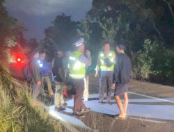 Polres Bangka Barat Tanggap Tangani Laka Lantas Dua Sepeda Motor di Tikungan Pantai Baru Bangka Barat