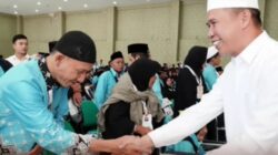 Eddy Iskandar Lepas Kloter Pertama Jemaah Haji Babel, Titip Doa untuk Daerah
