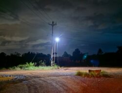 Stargate Group Hadirkan Program Sinar, 30 Lampu Jalan Tenaga Surya Terangi 8 Desa di Langgikima