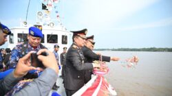Tabur Bunga di Laut Kuala Tungkal, Wakapolda Jambi Salurkan Bansos Nelayan & Bedah Rumah Panti Asuhan
