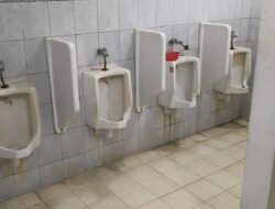 Miris! WC Lantai Dasar Gedung Pemkot Prabumulih Kotor dan Berbau