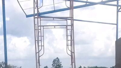 Warga Kace Timur Desak Pembongkaran Atap yang Mengucur ke Sepadan Batas Lahan