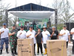 Gubernur Babel Tanam 3.300 Bibit Mangrove di Pantai Menuang, Cegah Abrasi dan Tekan Emisi