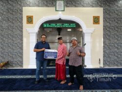 PT TIMAH Bantu Karpet Baru dan Renovasi Teras Masjid Nurul Fatah Belitung