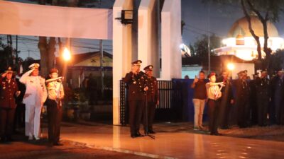 Di Tengah Hening & Obor Menyala, Kapolresta Deli Serdang Pimpin Renungan Suci di TMP Lubuk Pakam