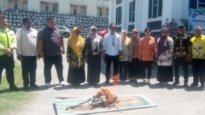 Komitmen Tekakan Kawasan Tanpa Rokok, RSUD Luwuk Musnahkan 66 Bungkus Rokok Hasil Temuan Security