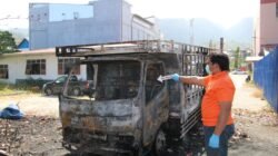 Ditinggal Istirahat, Truck Hino di Belakang Total Mart Maahas Terbakar Satreskrim Polresta Banggai Olah TKP