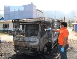 Ditinggal Istirahat, Truck Hino di Belakang Total Mart Maahas Terbakar Satreskrim Polresta Banggai Olah TKP