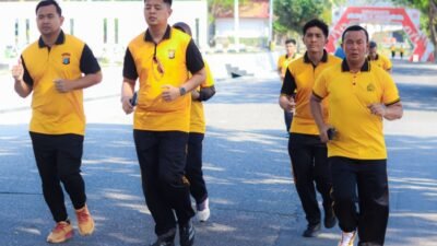 Jaga Kebugaran dan Kekompakan, Kapolresta Banggai Pimpin Olahraga Bersama Personel