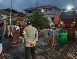 Polresta Banggai Salurkan 30 Ribu Liter Air Bersih ke Warga Luwuk Utara Terdampak Kemarau