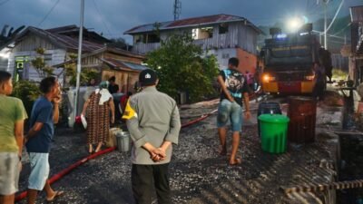 Polresta Banggai Salurkan 30 Ribu Liter Air Bersih ke Warga Luwuk Utara Terdampak Kemarau