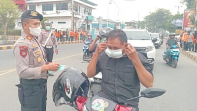Polresta Banggai dan BPBD Bagikan 5 Ribu Masker untuk Lindungi Warga dari Kabut Asap