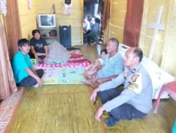 Bhabinkamtibmas Polsek Luwuk Aiptu Nofredi T, S.H, Datangi TKP Penemuan Pria Meninggal Dunia di Lenyek, Luwuk